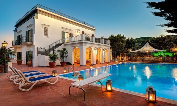 Sant'Agnello Villa | Villa in Colli Di Fontanelle with 5 bedrooms sleeps 10