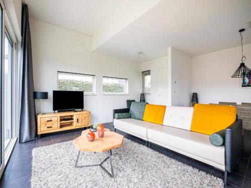 Zeewolde Villa | Villa in Harderwijk with Sauna and Pier, cleaning included