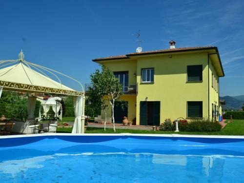 Montecarlo House | Villa in Montecarlo with Pool and Scenic Views