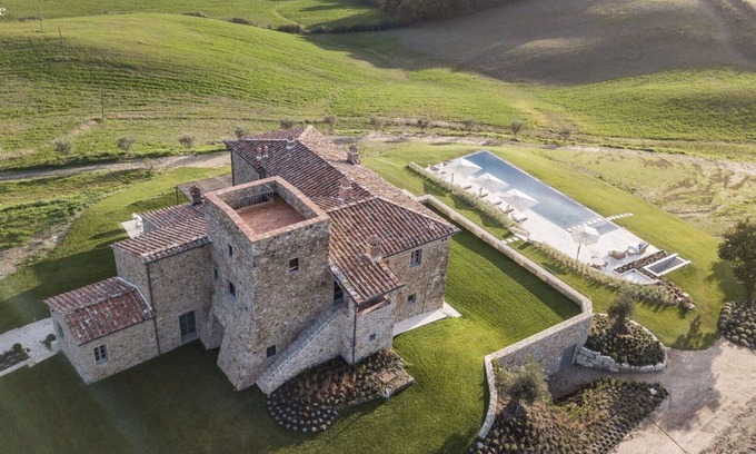 Radicondoli Villa | Villa in Radicondoli with 10 bedrooms sleeps 22