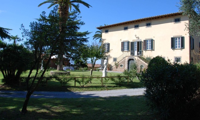 Capannori Villa | Villa in San Gennaro with 6 bedrooms sleeps 12