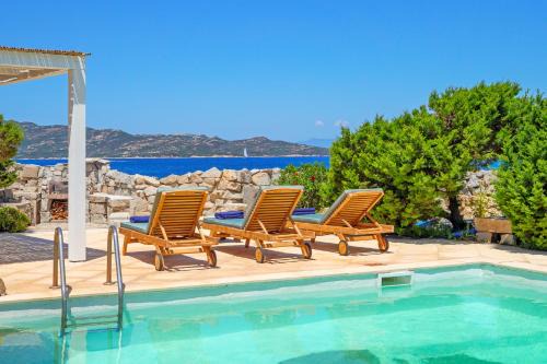 La Maddalena Villa | Villa Itaca - Swimming pool by the Sea