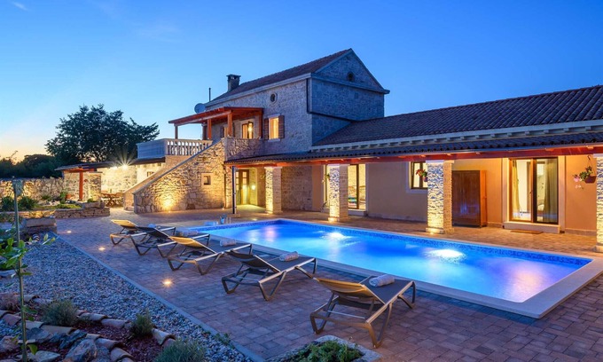 Biograd na Moru Villa | Villa Jacassa with heated pool and jacuzzi