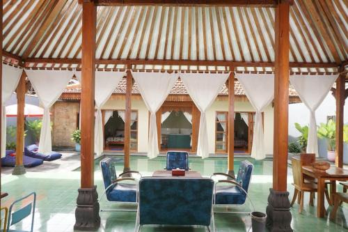Central Yogyakarta Villa | Villa Joglo Kawung - City Centre Paradise with Pool