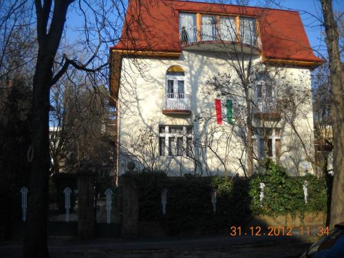 Pasaret House | Villa Julia
