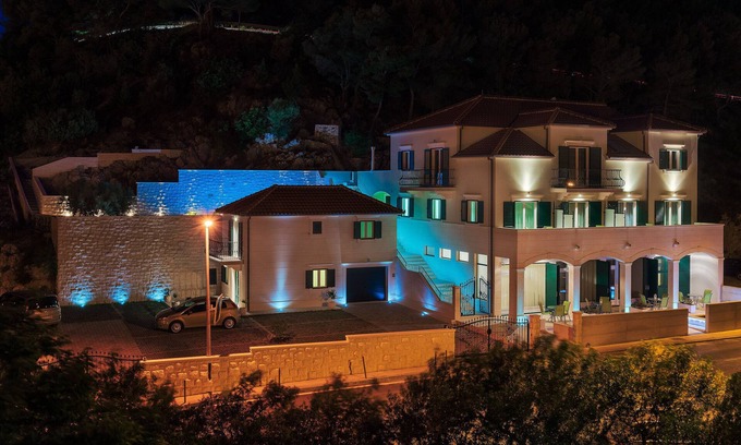 Hvar Apartment | Villa Kogo apartment 6 with a swimming pool in Hvar Town center