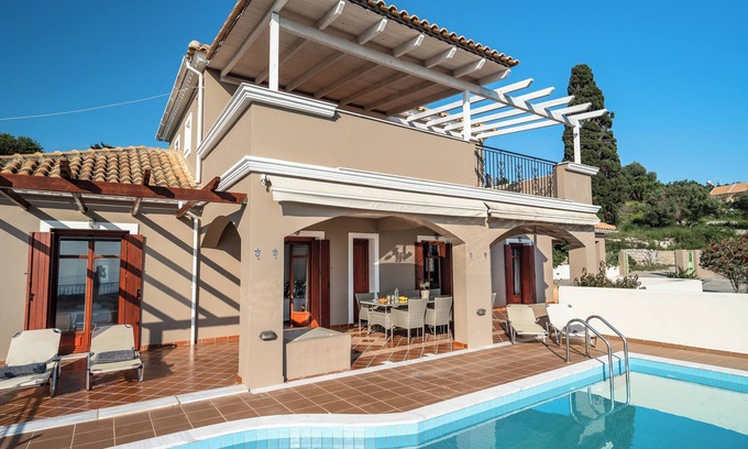 Manganos Villa | Villa 'Kumusha' with Sea View, Pool, Garden & Wi-Fi