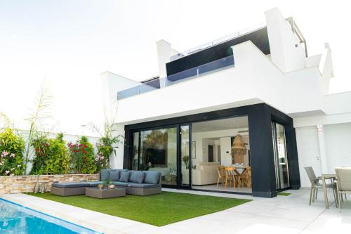 Santiago de la Ribera Villa | Villa La Paz