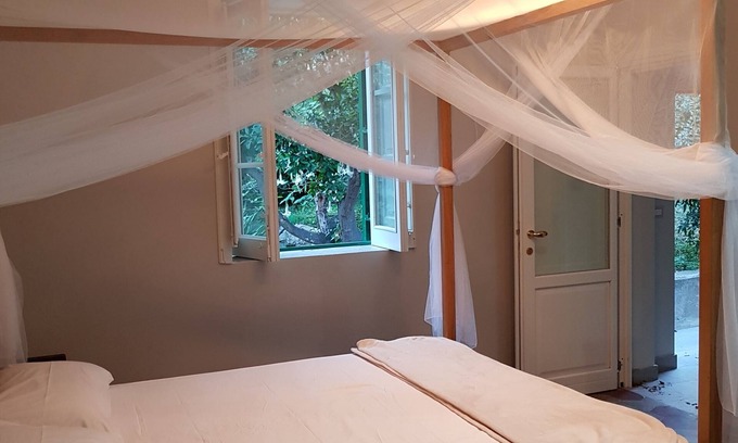 Capo Peloro Villa | Villa Labruto - Acqua Studio with garden and private parking.