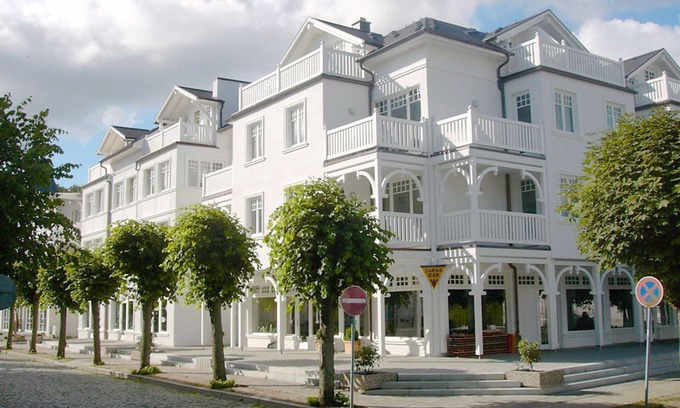 Binz Apartment | Villa Laetitia - centrally located 2-room vacation apartment with balcony - Villa