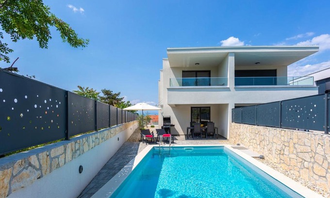 Milcetici Villa | Villa LARUS with private pool