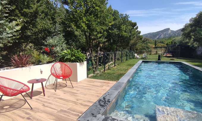 Oppede House | Villa "Les chênes" Luberon Maubec, large swimming pool.