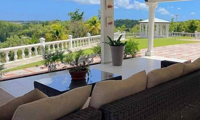 Les Abymes Villa | Villa les Cocotiers on the Heights of Guadeloupe