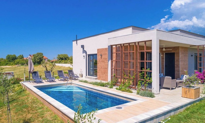 Galizana Ski Chalet | Villa Lily - Private Pool, Lovely Garden