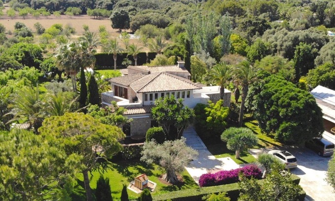 Pollensa Villa | Villa 'Llenaire' with Mountain View, Wi-Fi and Air Conditioning
