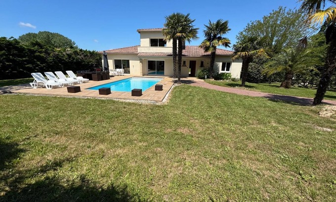 Saint-Augustin Villa | Villa located in St Augustin, near Royan, 5km from the Grande Côte beach.