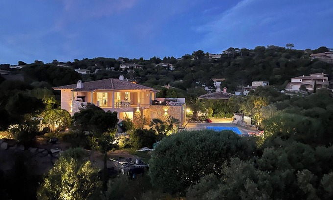 Cirendinu Villa | VILLA LORINADU PANORAMIC SEA VIEW 800M CABANON BLEU