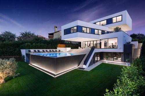 Banjole Villa | Villa Lucy Banjole for 12 people near Medulin with heated indoor pool & spa just 400 meters from the beach