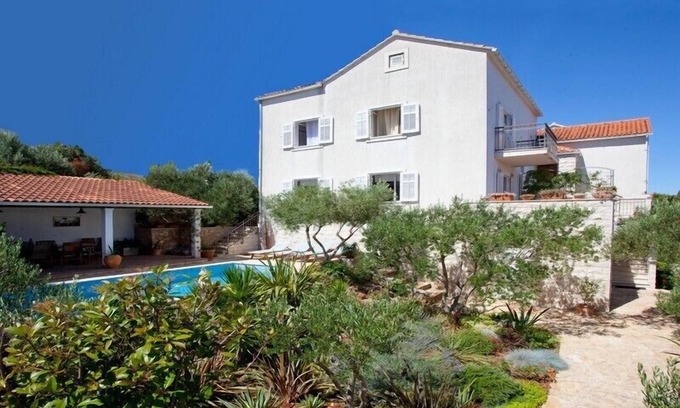 Supetar Villa | Villa Lukrecia in Supetar, private pool, garden, perfect for families
