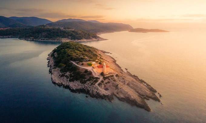 Cove Rogacic Villa | Villa Luxury Lighthouse Vis-Croatia