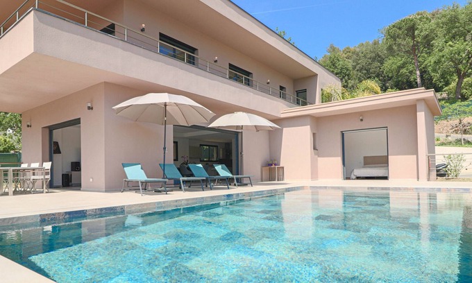 Biot Villa | VILLA M - Superb luxurious villa in Biot with overflowing pool