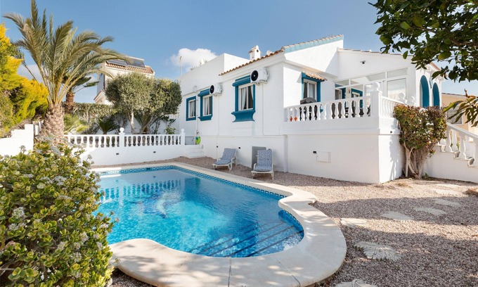 Mazarron Villa | Villa 'Mabel' with Mountain View, Wi-Fi and Air Conditioning