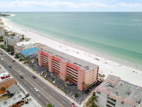 Madeira Beach House | Villa Madeira by Travel Resort Services
