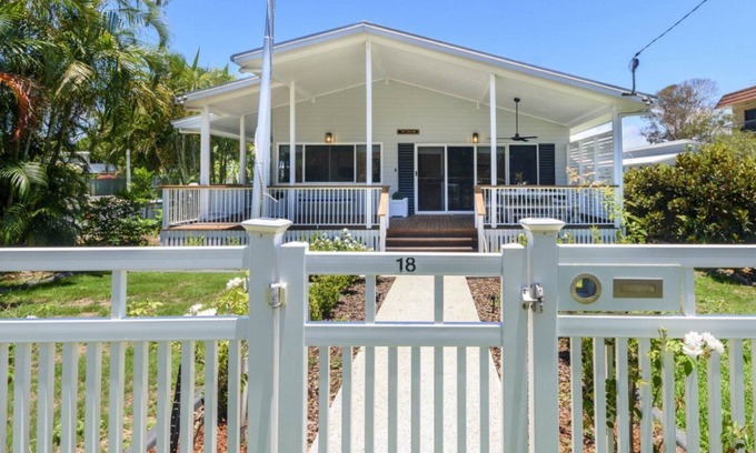 Brisbane Waterfront House | Villa Magnolia on Boyd