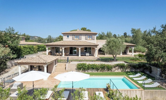 Les Restanques Villa | Villa MagrinSplendid villa with swimming pool 800m from Grimaud beach.