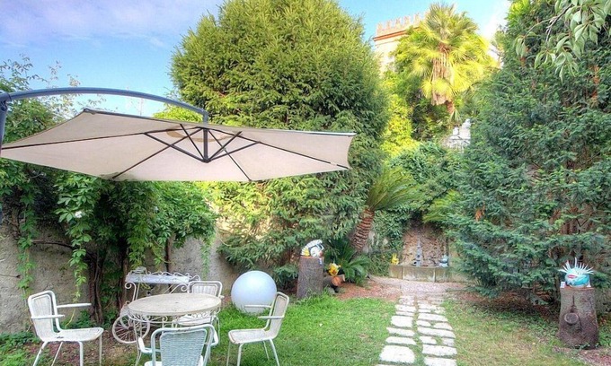 Finalborgo House | Villa Malvina D: A welcoming apartment that is part of an ancient historic building, with Free WI-FI.