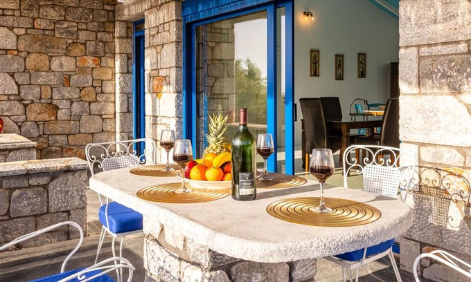 Riglia Villa | Villa 'Mani House' with Sea View, Wi-Fi and Air Conditioning