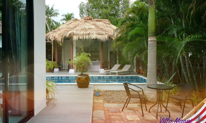 Ko Pha-ngan Villa | Villa Manni private pool and coconut trees