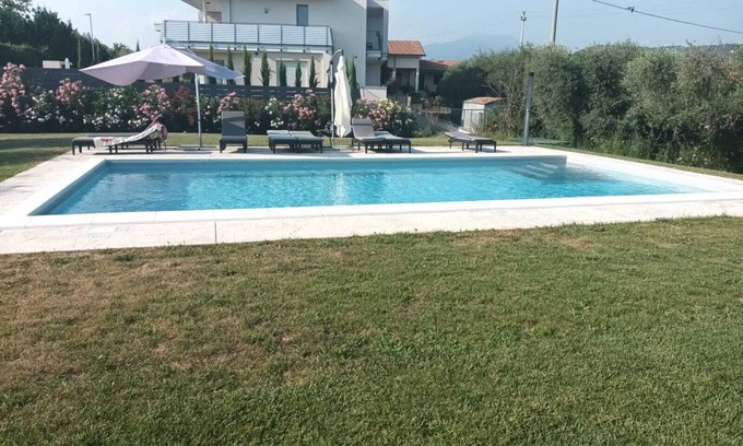 Cisano Apartment | Villa Manzoni APT 1, Villa Manzoni APT 1 - appartamento in villa con piscina