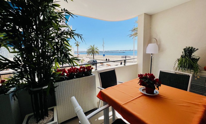 Le Grau-Du-Roi Apartment | Villa Marie 1 - Superbe appartement climatisé 2 chambres Vue Mer