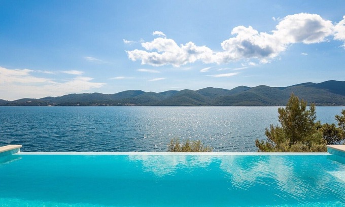 Viganj Villa | Villa Maris, infinity pool, sauna, beachfront, pets friendly
