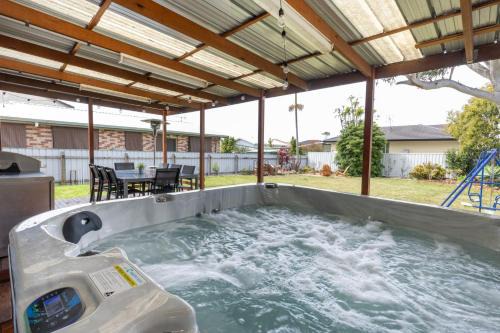Callala Beach House | Villa Maris - Pet Friendly with Spa & Fire Pit