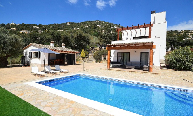 Calonge Villa | Villa "Martina" with Mountain View, Garden, Pool & Wi-Fi