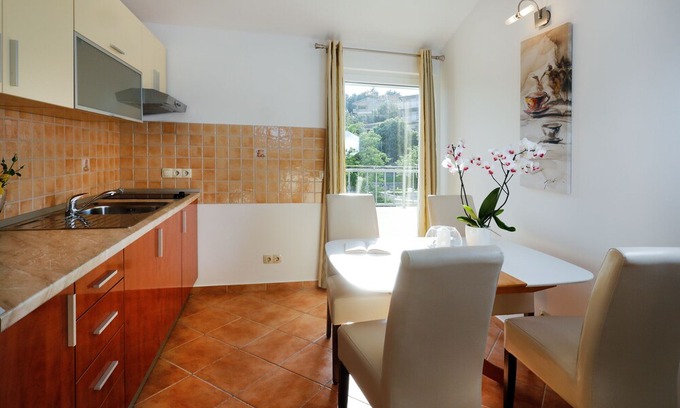 Krvavica Apartment | Villa Matija **** SWIMMING POOL HEATED, NEAR THE BEACH, WiFi, PARKING