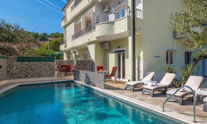 Krvavica Apartment | Villa Matija **** SWIMMING POOL HEATED, WiFi, NEAR THE BEACH, QUIET