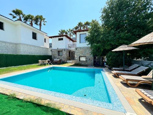 Dalyan Villa | Villa Merry - Dalyan Stonehouse with Palmtrees, 50m to River