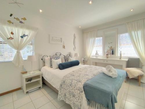 Plettenberg Bay Villa | Villa Mintos - 4 bed 3 bath, Pool, 750m to Robberg 5 Beach