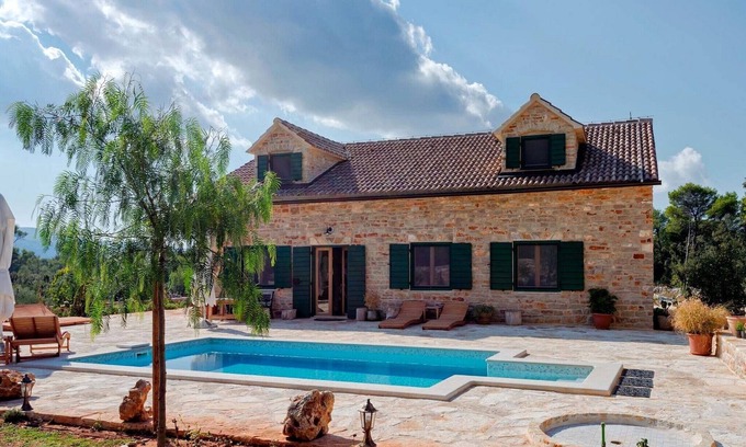 Vrbanj Villa | Villa Miranda, (15172), Stari Grad, hr