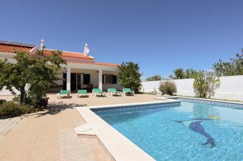 Tunes Villa | Villa Monte Bixo - Free WIFI . Swimmning Pool - BY BEDZY