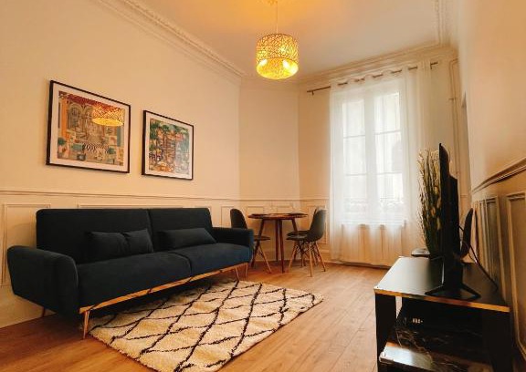 Cœur de Ville Apartment | Villa muguette - coeur de Vichy-1er étage-balcon