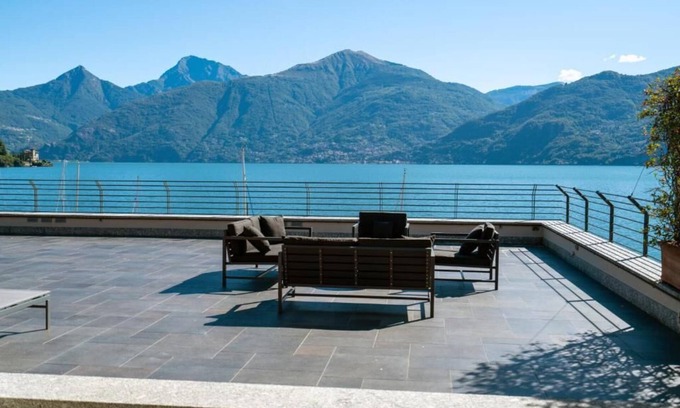 Menaggio Apartment | VILLA NAVALIA MARINA - directly on the lake como - with jacuzzi - 8 people