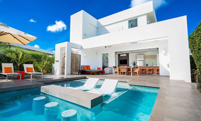 Long Bay Villa | Villa Near Ocean + Private Pool - White Villas (3)