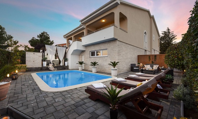 Pridraga Villa | Villa next to the sea, private heated pool,ensuite bathroom