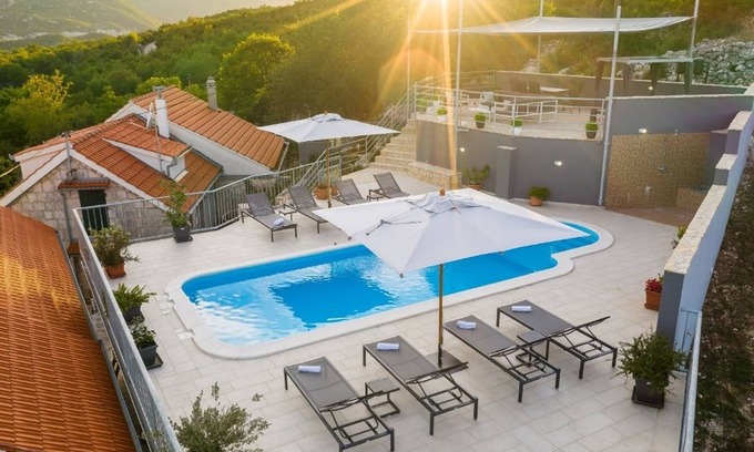 Biokovsko Selo House | Villa Nicole - heated pool, whirlpool, playground, gym, bikes
