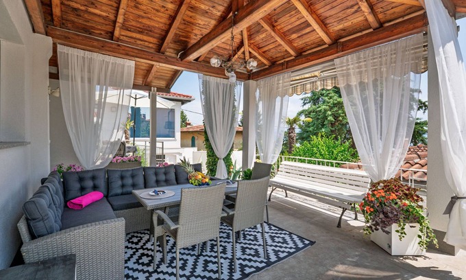 Ika Apartment | Villa Nika by Interhome