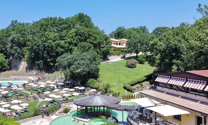 Sorano Villa | Villa of approximately 150 m2 located on the ground floor and on two levels with air conditioning, independent heating and wi fi line.Composed of a large living room with independent equipped kitchen, fridge, microwave oven, toaster, sofa and satellite t